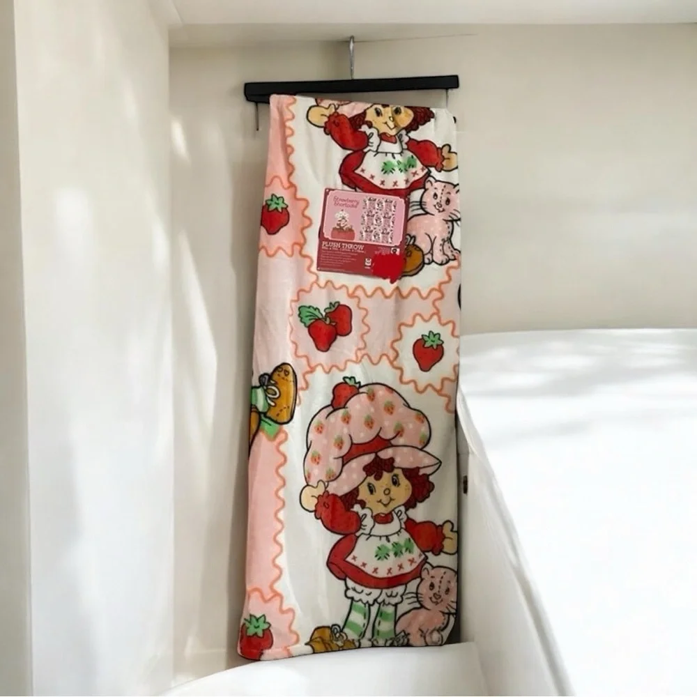 Strawberry Shortcake Plush Oversized Throw Blanket 🍓